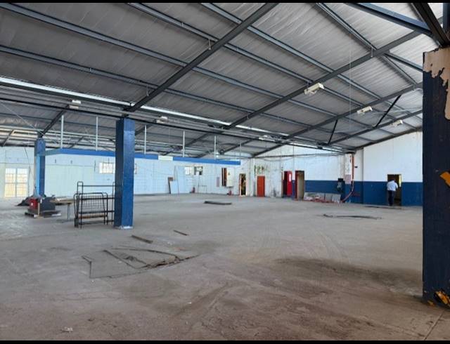 1,500M² WAREHOUSE TO LET IN CLAREMONT